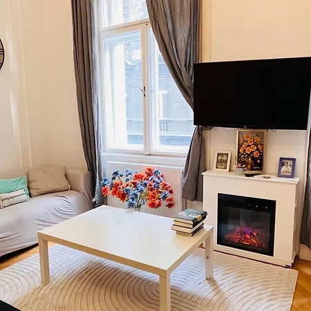 アパート Modern 3br In Centre, 3 Min From Oktogon