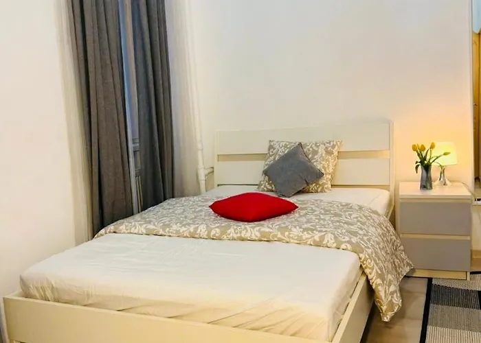 Modern 3br In Centre, 3 Min From Oktogon * Budapest