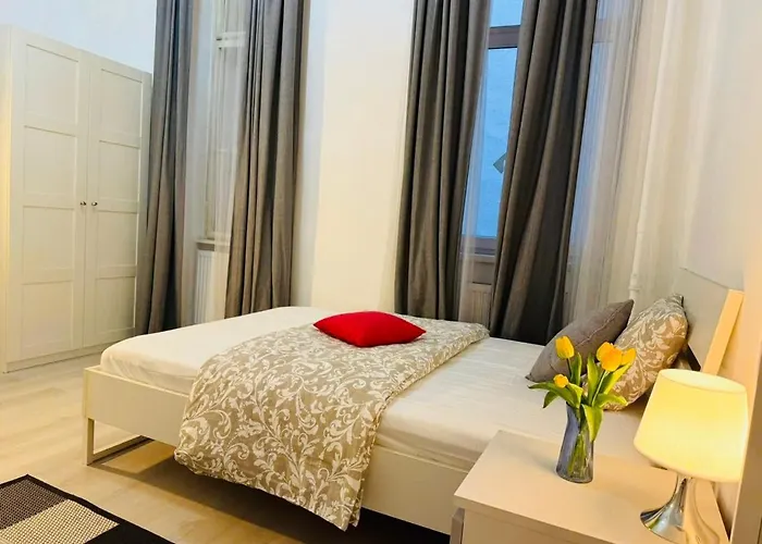 Modern 3br In Centre, 3 Min From Oktogon Appartement Budapest