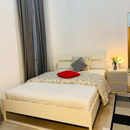Modern 3br In Centre, 3 Min From Oktogon * Budapest