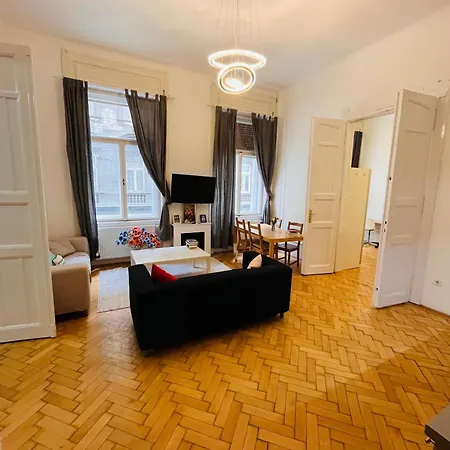 Modern 3br In Centre, 3 Min From Oktogon Lejlighed *
